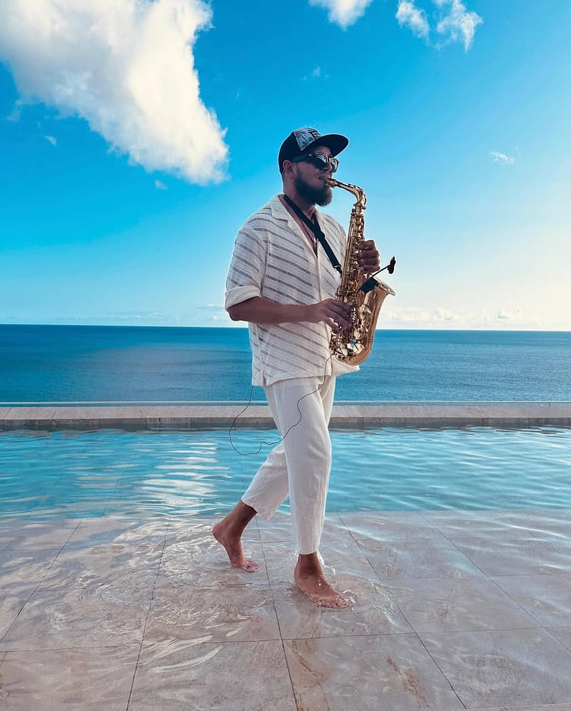 Vladi Sax — live saxophonist at Mallorca events