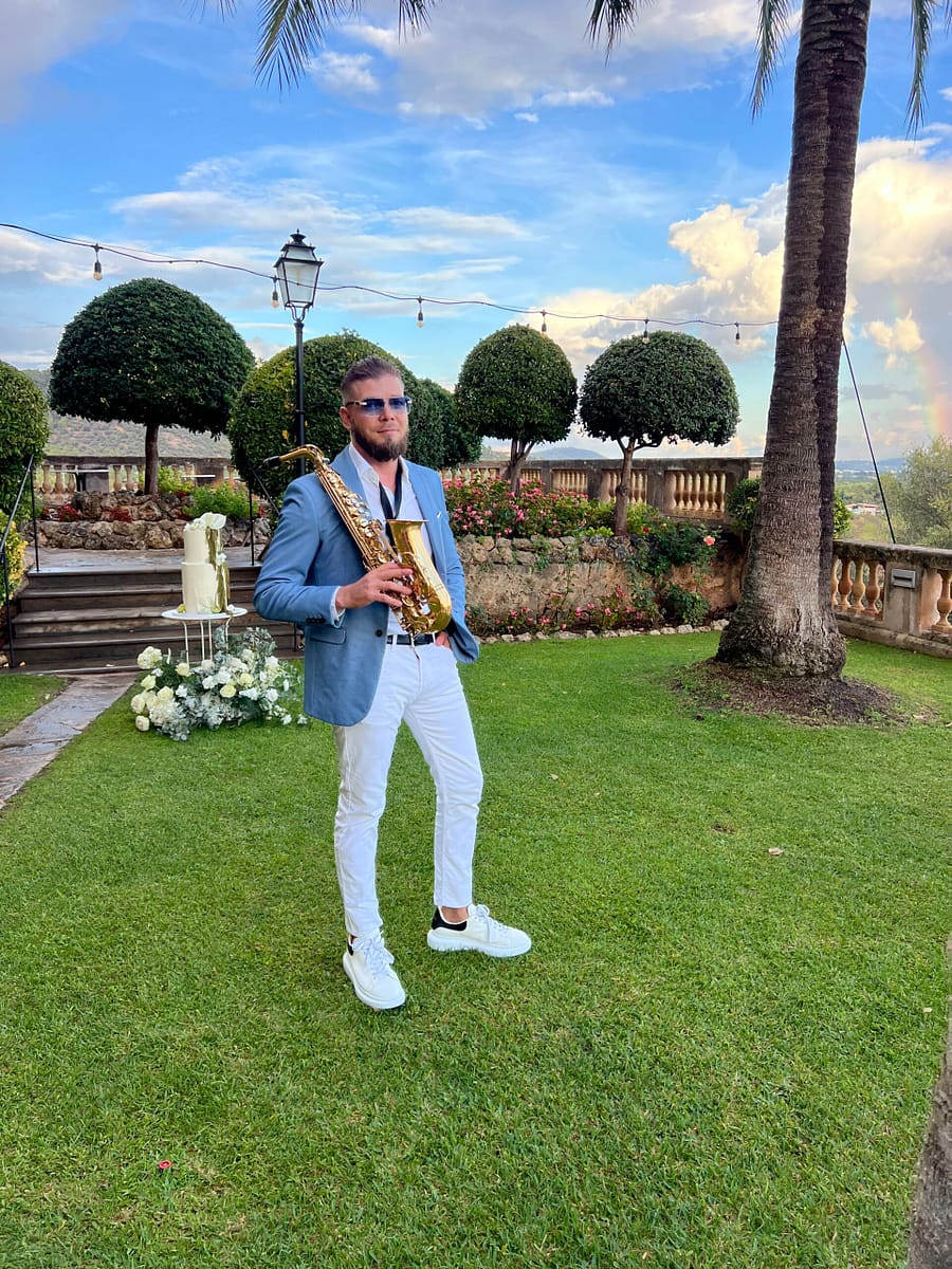 Vladi Sax — live saxophonist at Mallorca events